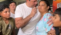Encenação: Furlan é flagrado ditando palavras que eleitora deveria dizer em vídeo