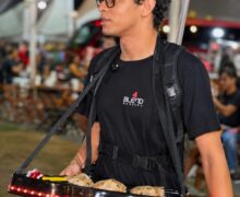 Jovens decidem não esperar e levam hambúrgueres até o público: ‘Expofeira é o nosso Natal’