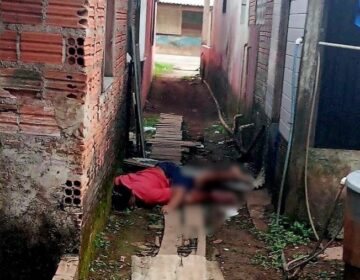 Após ataque a tiros, vítima é encontrada morta entre residências
