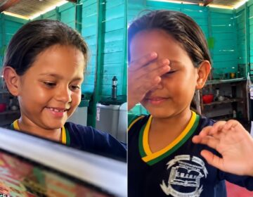 Menina chora e pula de alegria ao ganhar kit escolar da mãe; sonho é ser médica para cuidar da avó