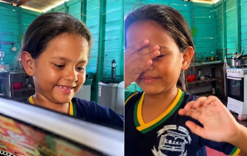 Menina chora e pula de alegria ao ganhar kit escolar da mãe; sonho é ser médica para cuidar da avó