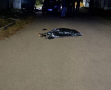 Sem passagens pela polícia, jovem é executado enquanto conversava com amigos