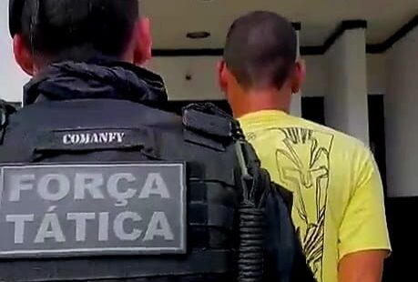 Polícia prende homem procurado por homicídio durante abordagem de rotina