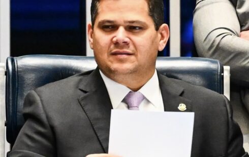 Alcolumbre articula e CCJ da Câmara aprova PEC 47