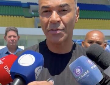Cafu visita obras no Zerão e Randolfe anuncia que próxima etapa é completar arquibancadas