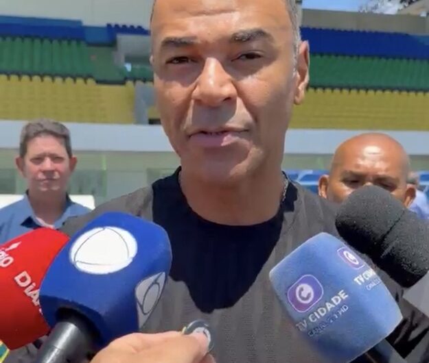 Cafu visita obras no Zerão e Randolfe anuncia que próxima etapa é completar arquibancadas