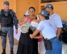 Futuros soldados da PM doam redes, roupas e alimentos para atingidos por incêndio