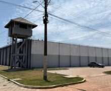 Drone com pistola, faca e eletrônicos é interceptado na Penitenciária Masculina