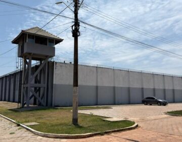 Drone com pistola, faca e eletrônicos é interceptado na Penitenciária Masculina