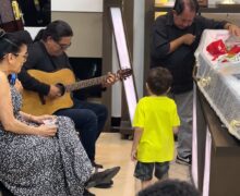 Cantora Júlia Medeiros recebe homenagens após perder a luta contra o câncer