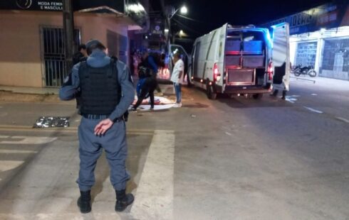 Adolescente é executado na frente do pai quando saía para comprar jantar