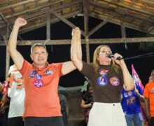 Pastores Solangelo e Léia Pelaes reúnem multidão em ato de apoio a candidaturas