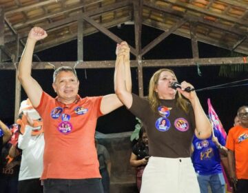 Pastores Solangelo e Léia Pelaes reúnem multidão em ato de apoio a candidaturas