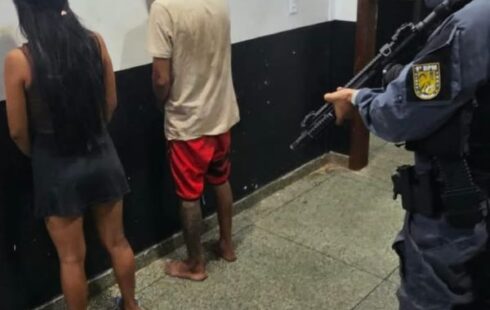 Ao tentar fugir da PM, traficante ameaça jogar criança no lago