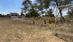 Moradores ouvem tiros na madrugada, e jovem é encontrado morto em campo de futebol