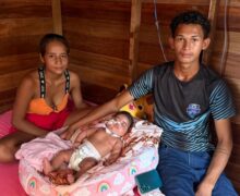 Família de bebê com traqueostomia compra casa sem energia e pede socorro