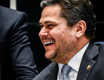 Alcolumbre pauta para terça PEC que prevê fim da escala 6×1