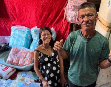 Pai de 6 filhos recebe ajuda para reconstruir casa e filha PCD grávida ganha enxoval