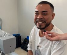 ‘Parar de trabalhar para os outros’, diz único aluno homem na turma de futuras costureiras de enxoval