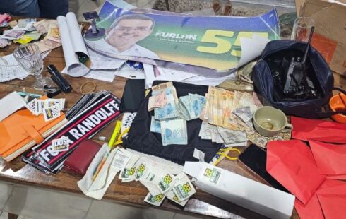 Operação apreende R$ 50 mil, arma e material de campanha