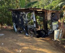 Briga de casal termina com agressões a tijoladas e casa incendiada