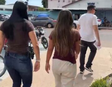 Mulher é presa no local de trabalho por envolvimento com o tráfico