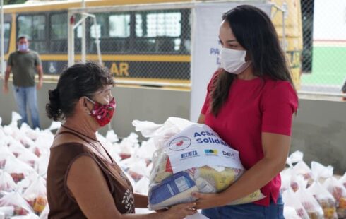 PF investiga compra de 40 mil cestas básicas na gestão Furlan